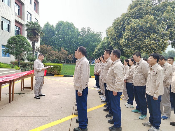 6月3日，計控電儀部部長王文波組織部門員工進行安全生產(chǎn)月宣貫活動.jpg