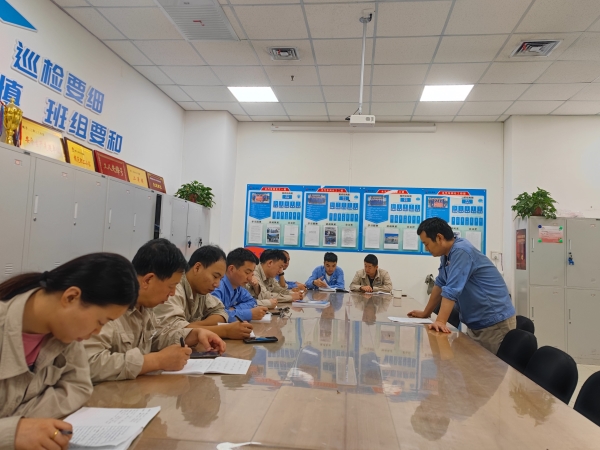 7月13日，水汽車間運行一班進行“五懂五會五能”培訓(xùn)學(xué)習(xí)活動.jpg