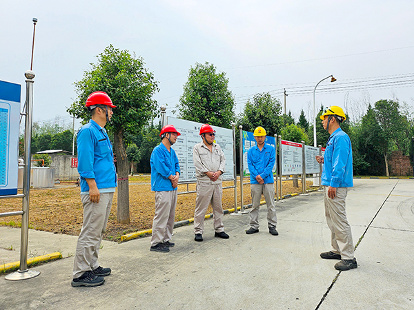 8月16日上午，馬軍忙就公司近期安全工作重點內(nèi)容理解掌握及落實情況對車間各級人員進行抽查.jpg